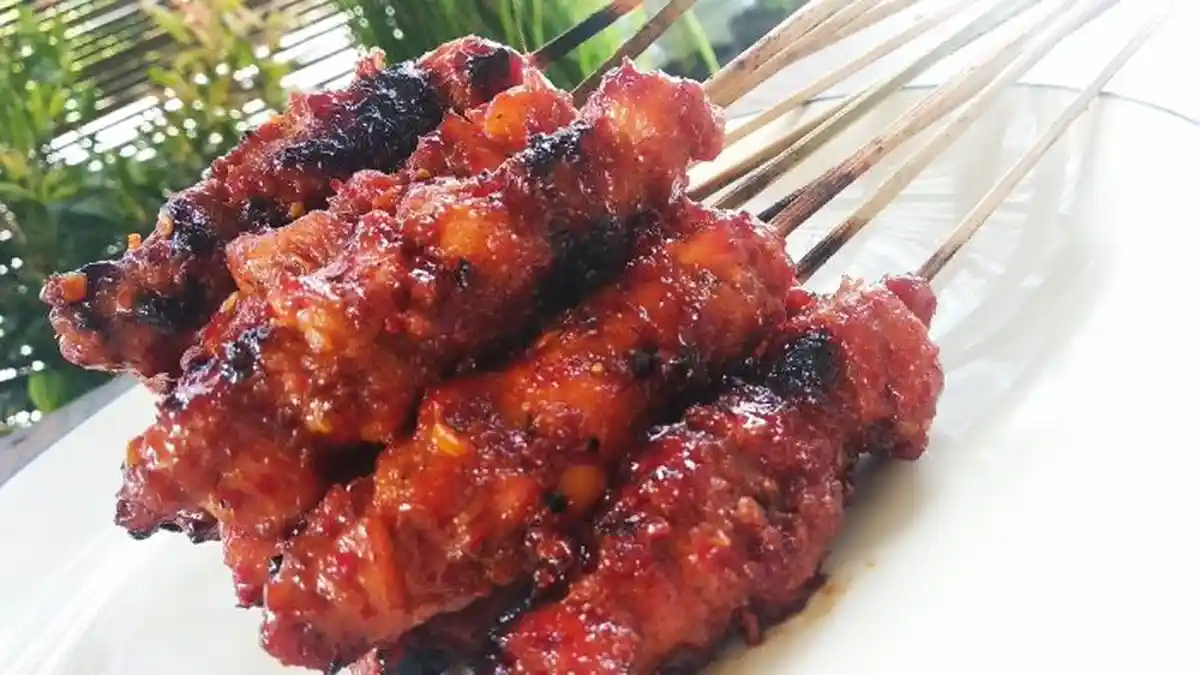 Sate Inggil: Rasa Legenda yang Menggigit di Jantung Cilacap